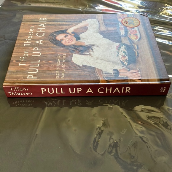 Kitchen Pull Up A Chair Hardcover Book Tiffani Thiessen Cookbook